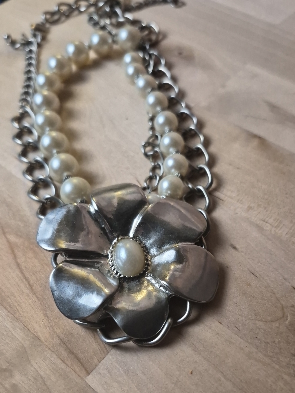 Cream Pearl & Silver Flower Pendant Necklace